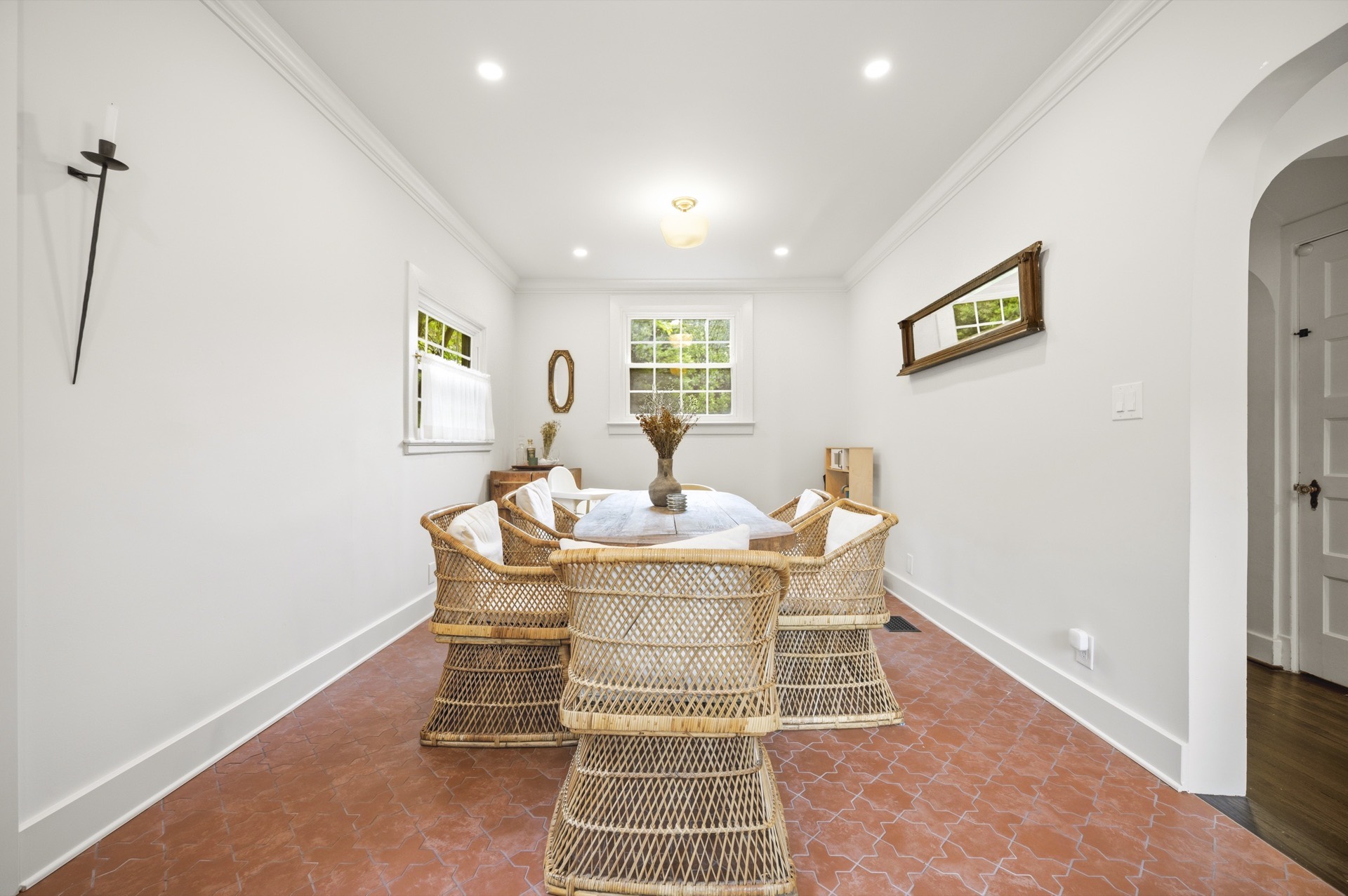 Carlton Terrace kitchen island and range wall